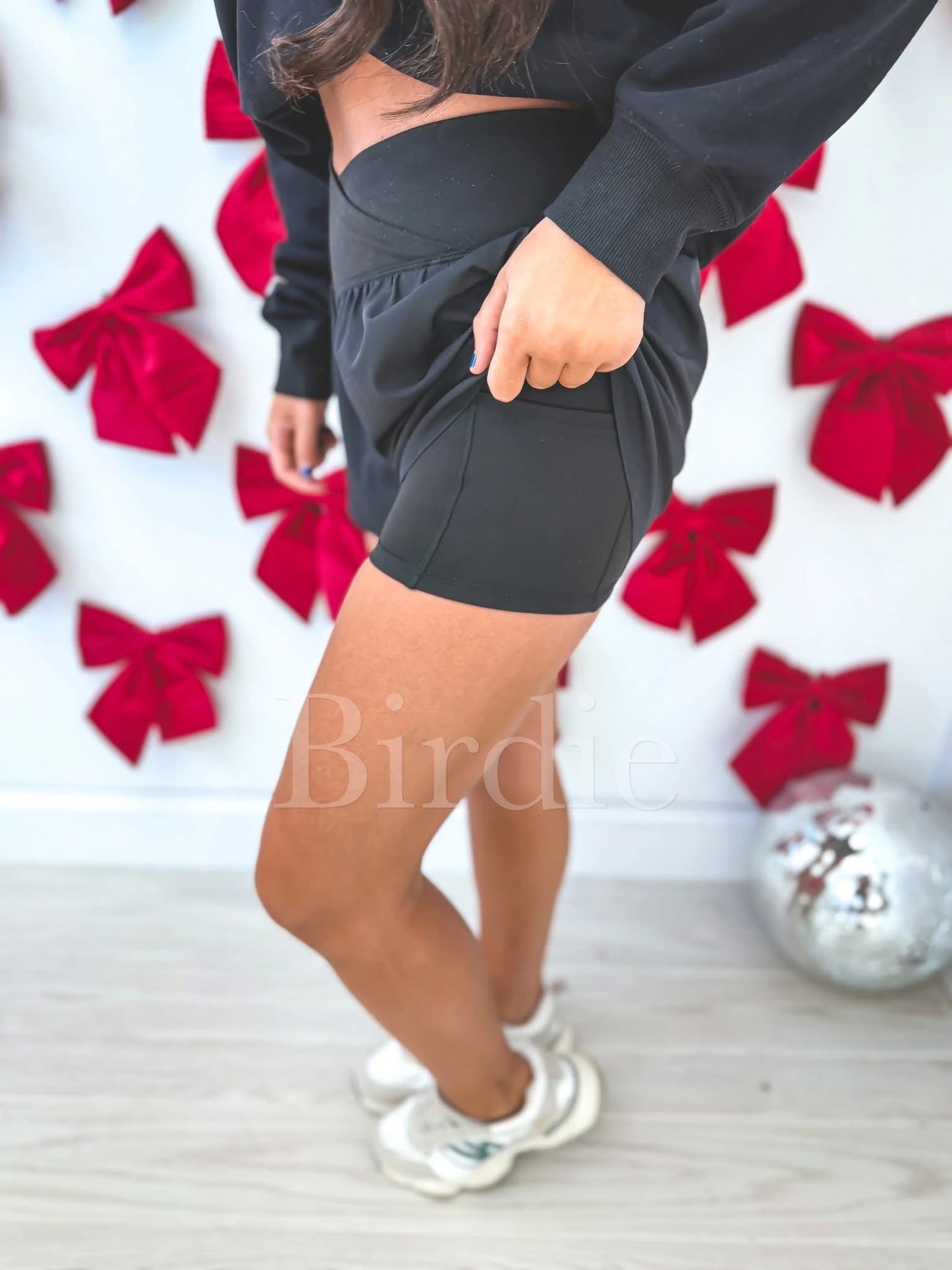 BLACK CROSSOVER LINED ACTIVE SHORTS