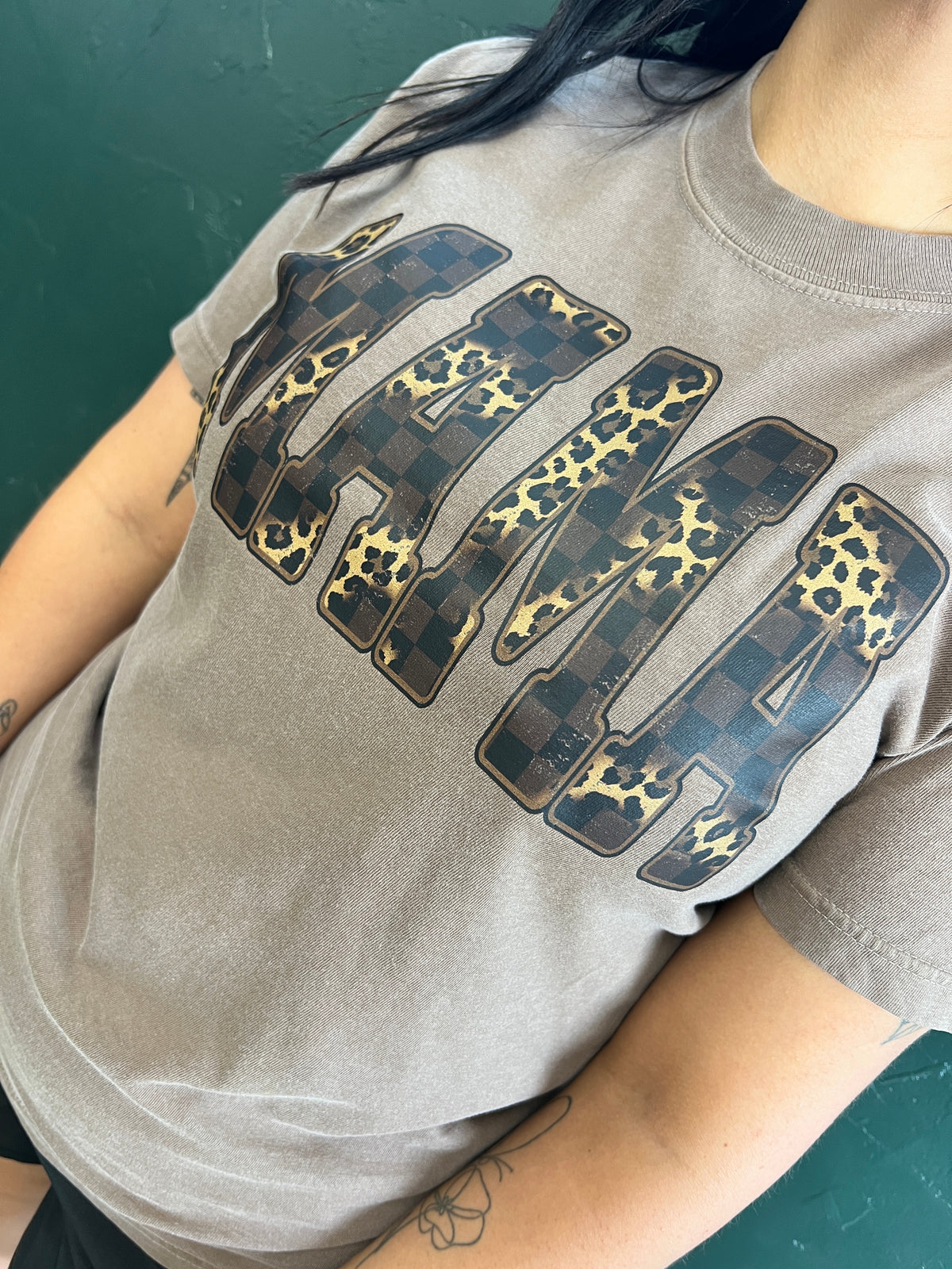 LEOPARD CHECKERED MAMA TEE