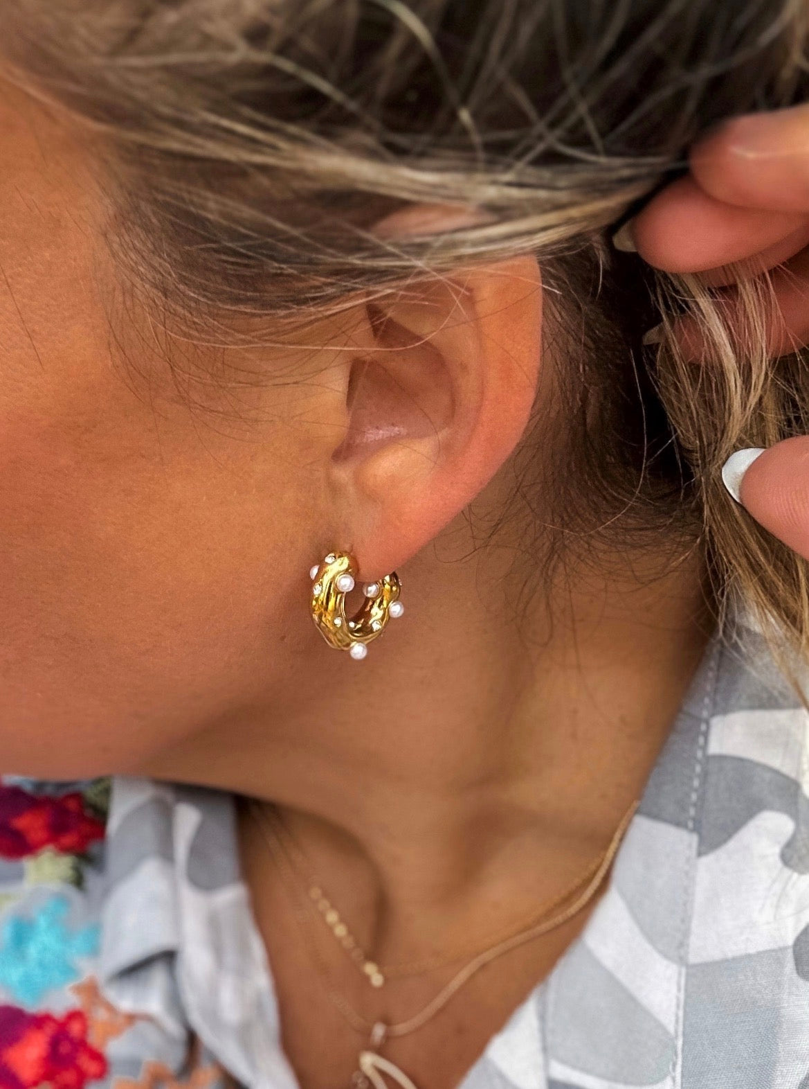 PEARL GOLD HOOP EARRINGS