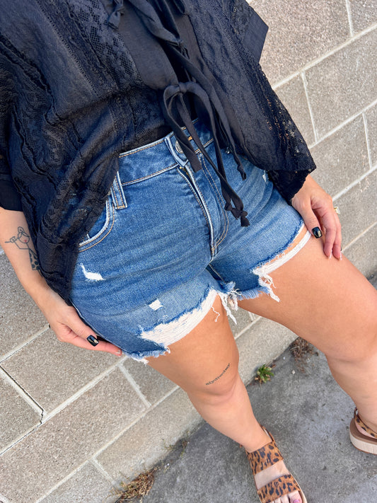 MEDIUM WASH DENIM SHORTS