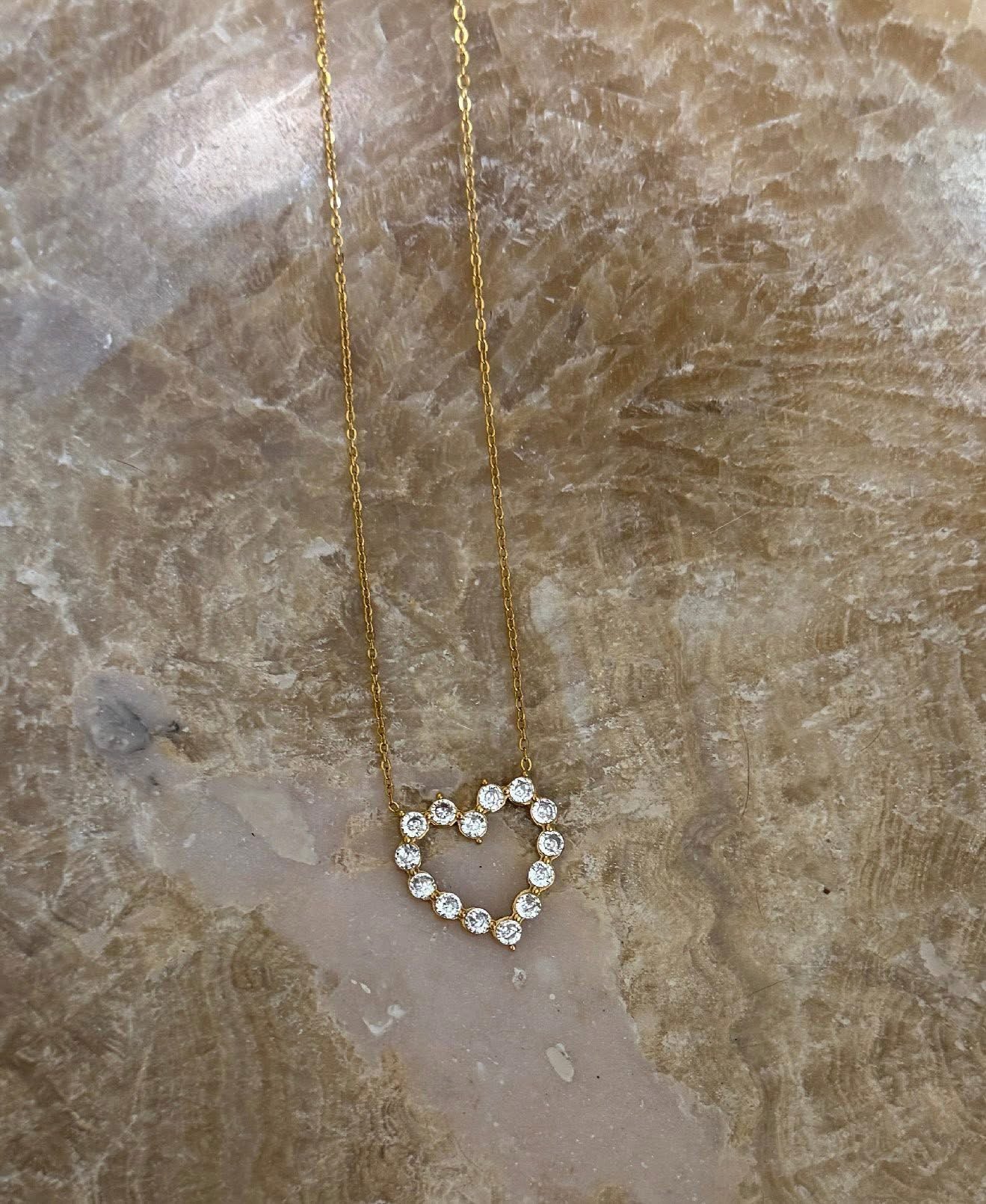 GOLD DIAMOND HEART NECKLACE