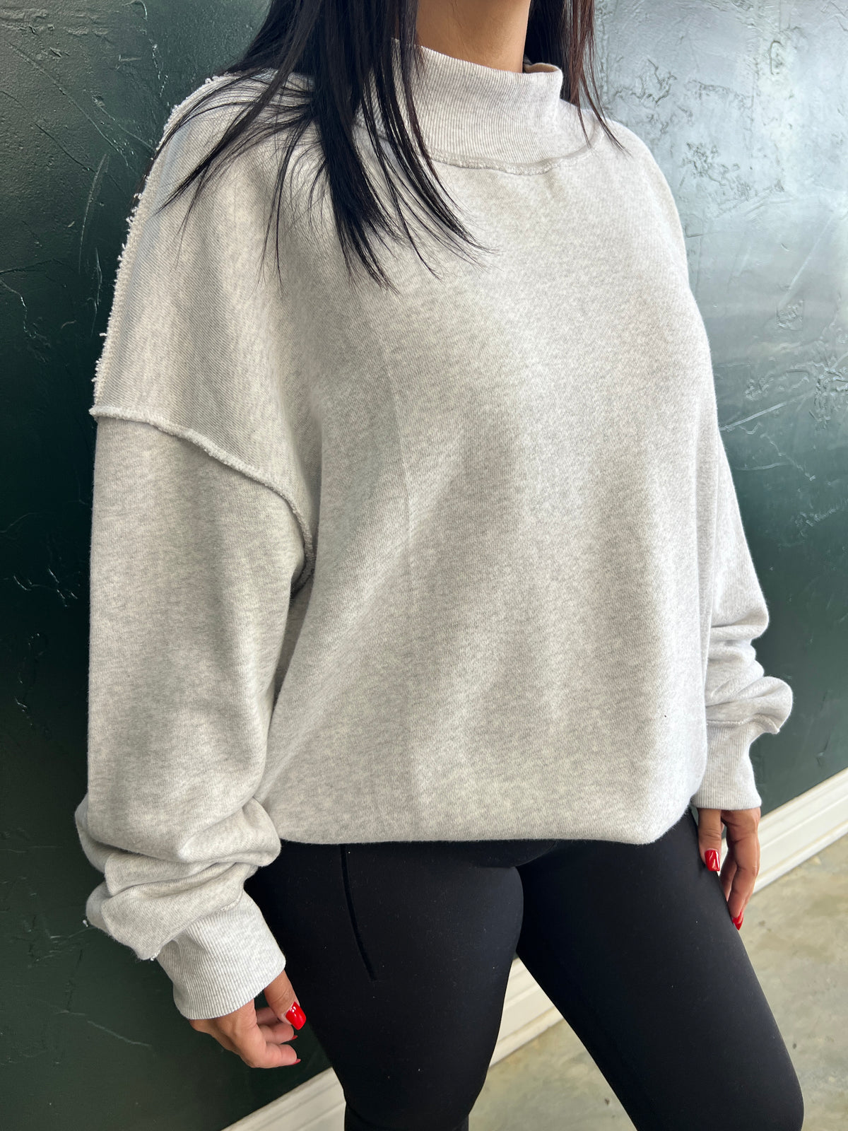 OVERSIZED MOCK NECK SWEATSHIRT