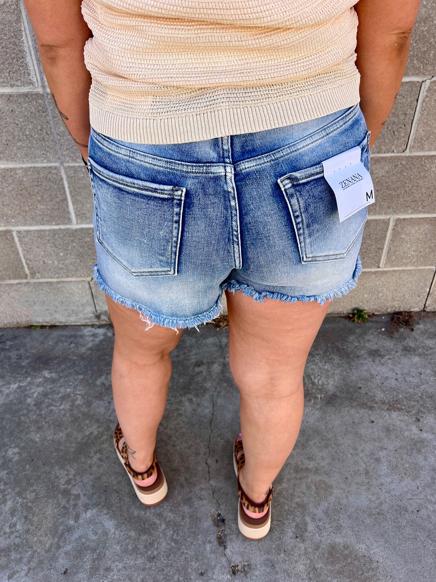 LIGHT WASH DENIM SHORTS