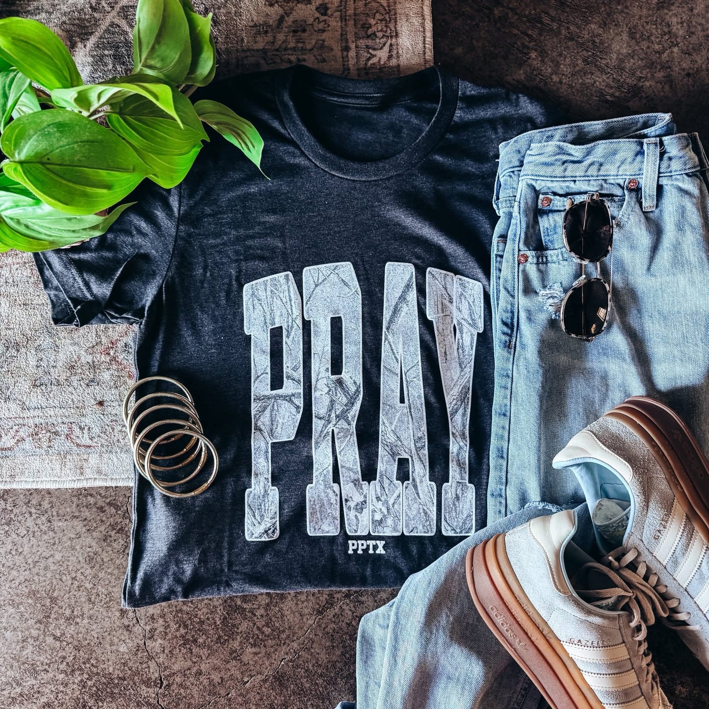 CAMO PRAY TEE