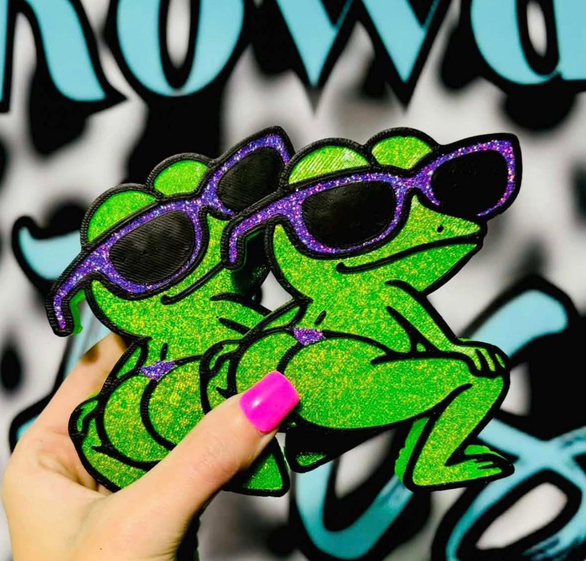 TWERKING FROG FRESHIE