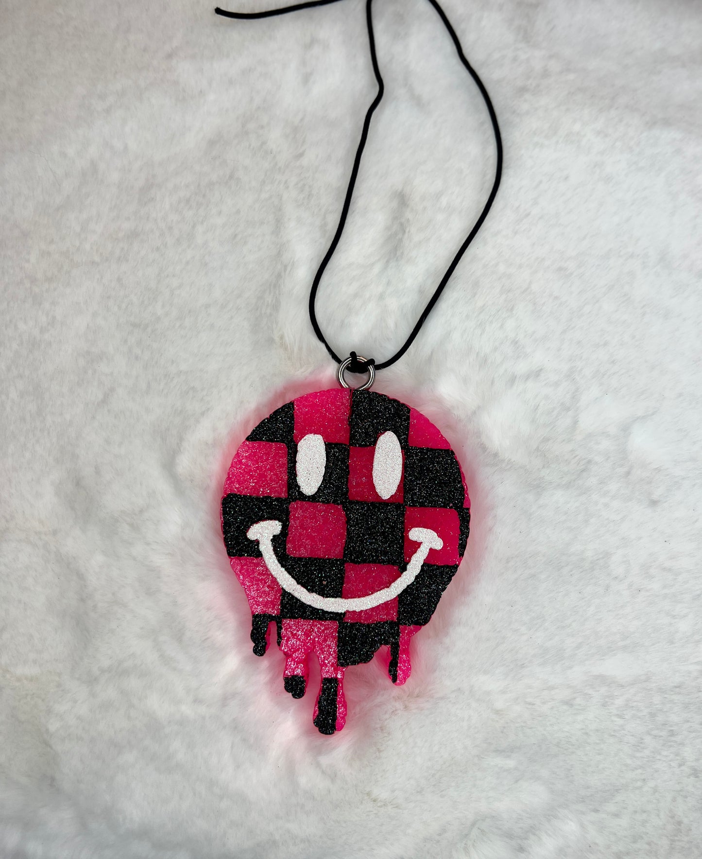 CHECKERED DRIP SMILEY FRESHIE
